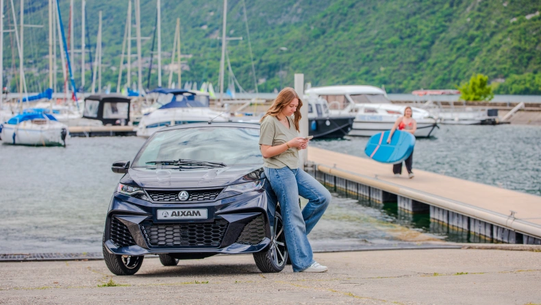 &Tau;&epsilon;&tau;&rho;ά&kappa;&upsilon;&kappa;&lambda;&alpha; &omicron;&chi;ή&mu;&alpha;&tau;&alpha; &alpha;&sigma;&phi;&alpha;&lambda;&omicron;ύ&sigmaf; &tau;&alpha;&chi;ύ&tau;&eta;&tau;&alpha;&sigmaf; AIXAM Coup&eacute; 1.jpg