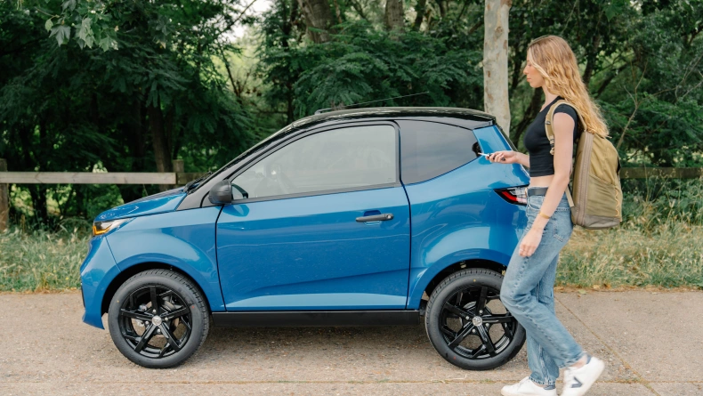 &Tau;&epsilon;&tau;&rho;ά&kappa;&upsilon;&kappa;&lambda;&alpha; &omicron;&chi;ή&mu;&alpha;&tau;&alpha; &alpha;&sigma;&phi;&alpha;&lambda;&omicron;ύ&sigmaf; &tau;&alpha;&chi;ύ&tau;&eta;&tau;&alpha;&sigmaf; AIXAM e City 1.jpg